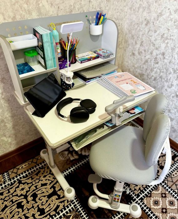 Детская парта, современная для учеников 1-4класса