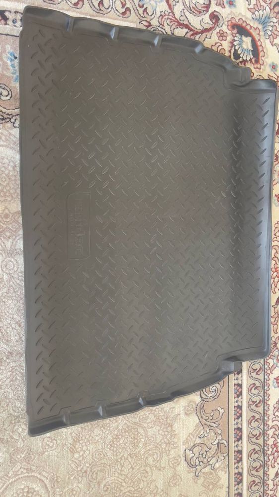 Полик в багажник w210