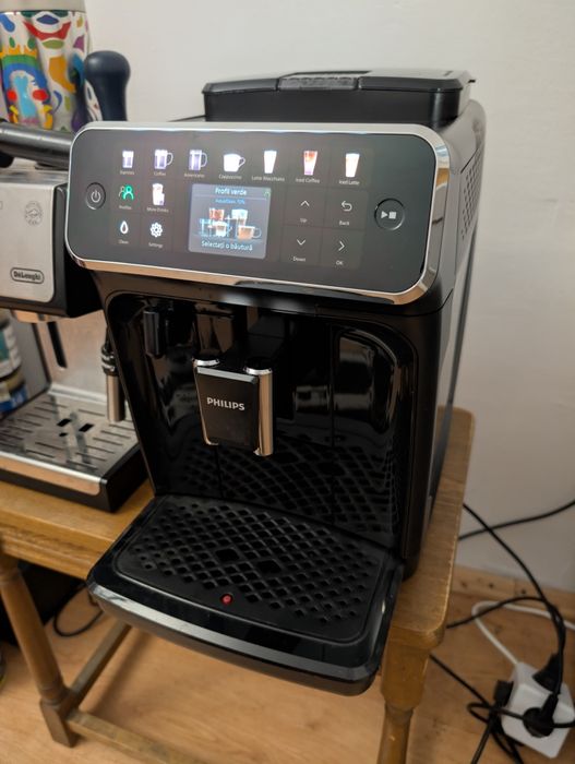 Espressor automat Philips seria 5500, LatteGo ,20 bauturi,ecran tactil