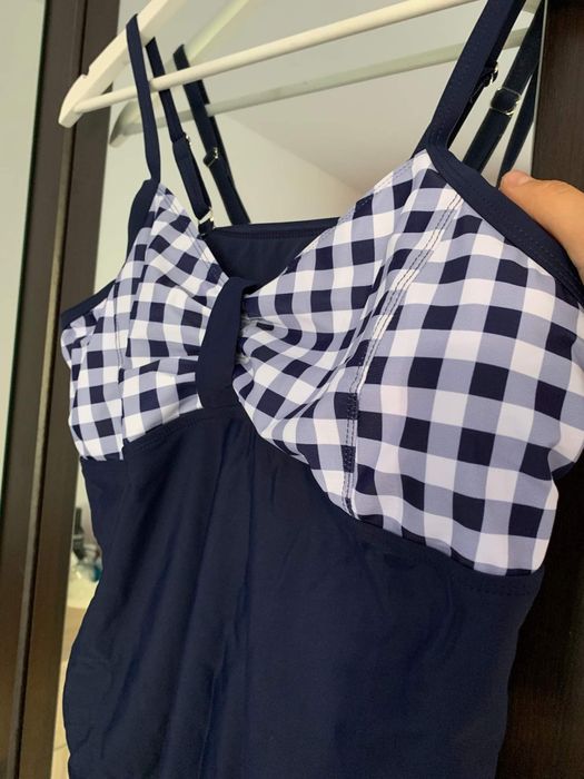 Costum de baie întreg nou marimea 44