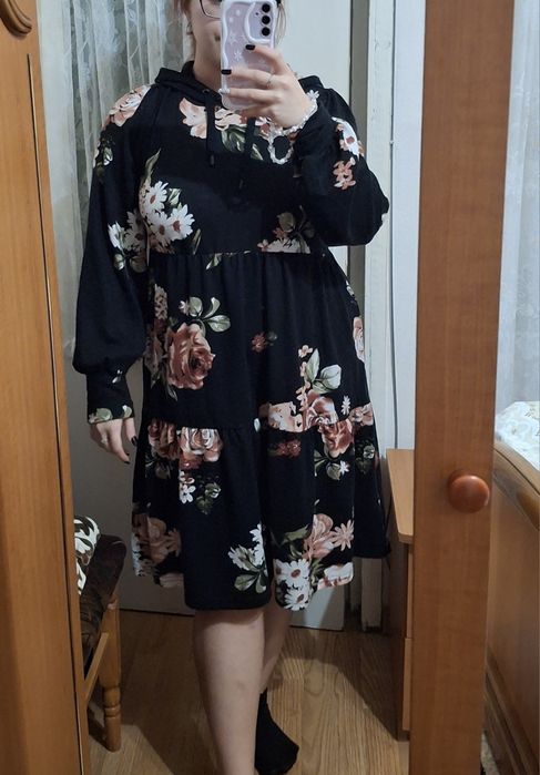 Rochie cu glugă model floral