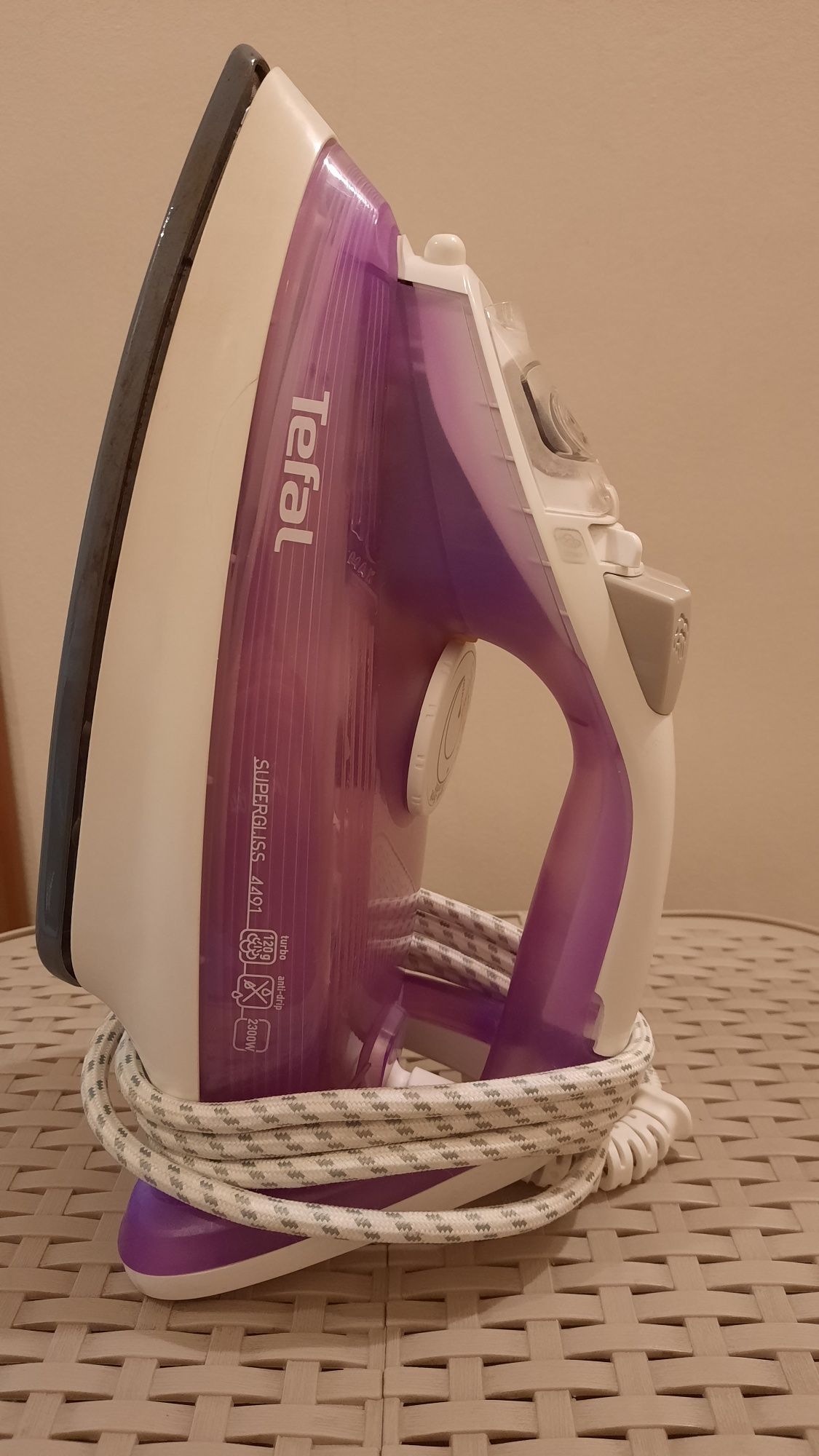 Парна ютия Tefal Superglis 4491