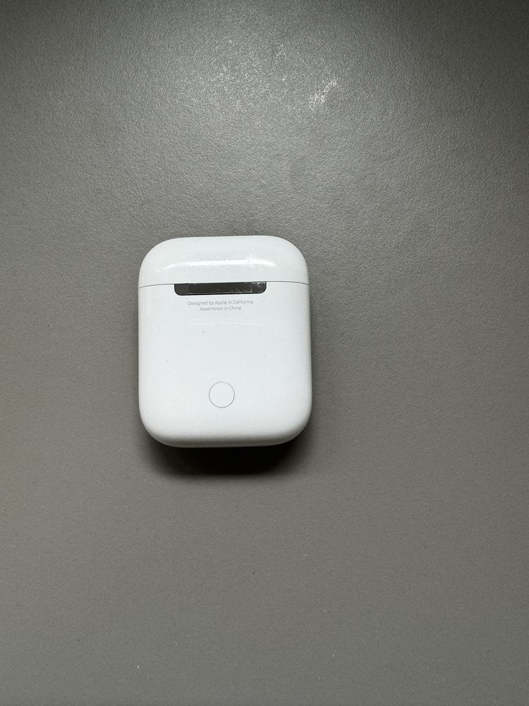 AirPods (gen.2) cu carcasa de incarcare Lightning