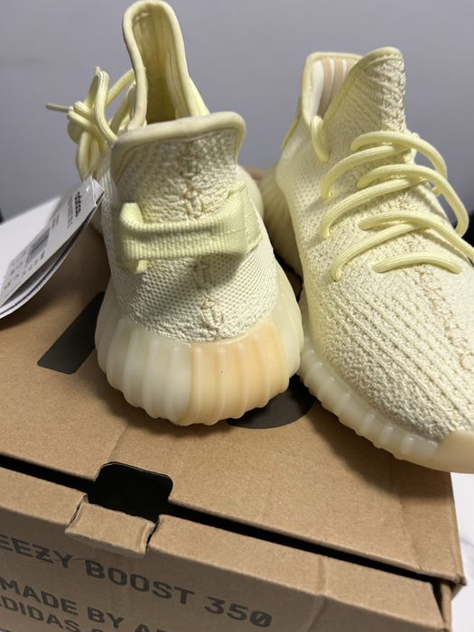 Yeezy 350 v2 culoare deschisa