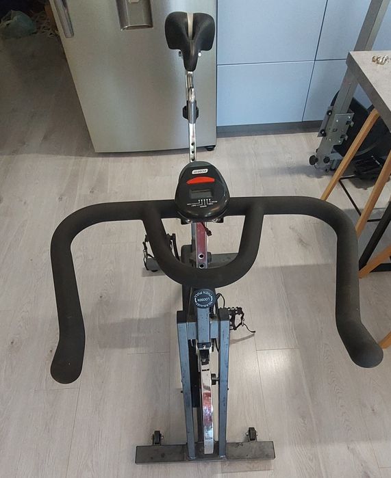 Bicicleta Spinning Ecofit 8284C, semiprofesionala, volanta 18kg