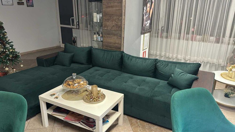 Зелен разтегателен диван