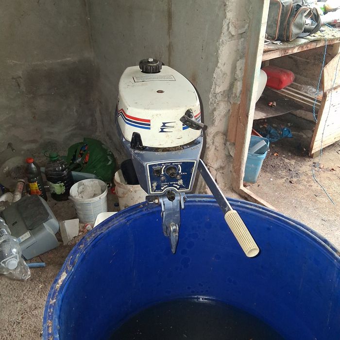 Vând sau schimb motor barca evinrude de 2 cp motorul funcționează ca s
