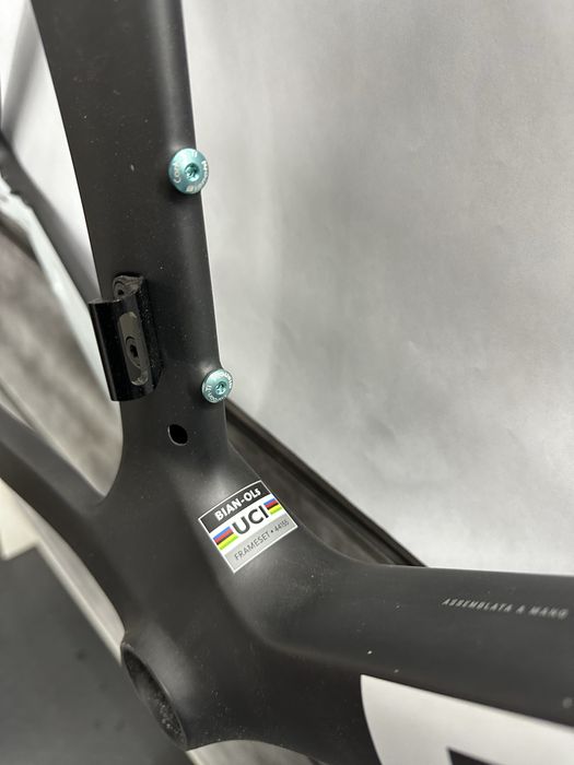 Шосейна карбонова рамка Bianchi Oltre RC