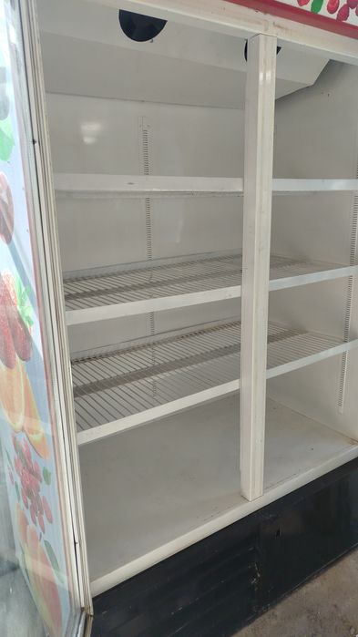 витрина холодильник vitrina