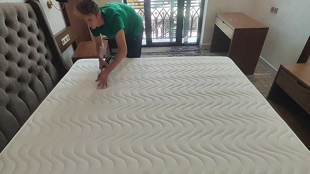 Профессиональная химчистка мебели и ковролина на месте.