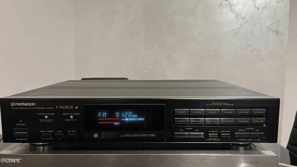Pioneer F-550RDS tuner audio, digital synthesizer
