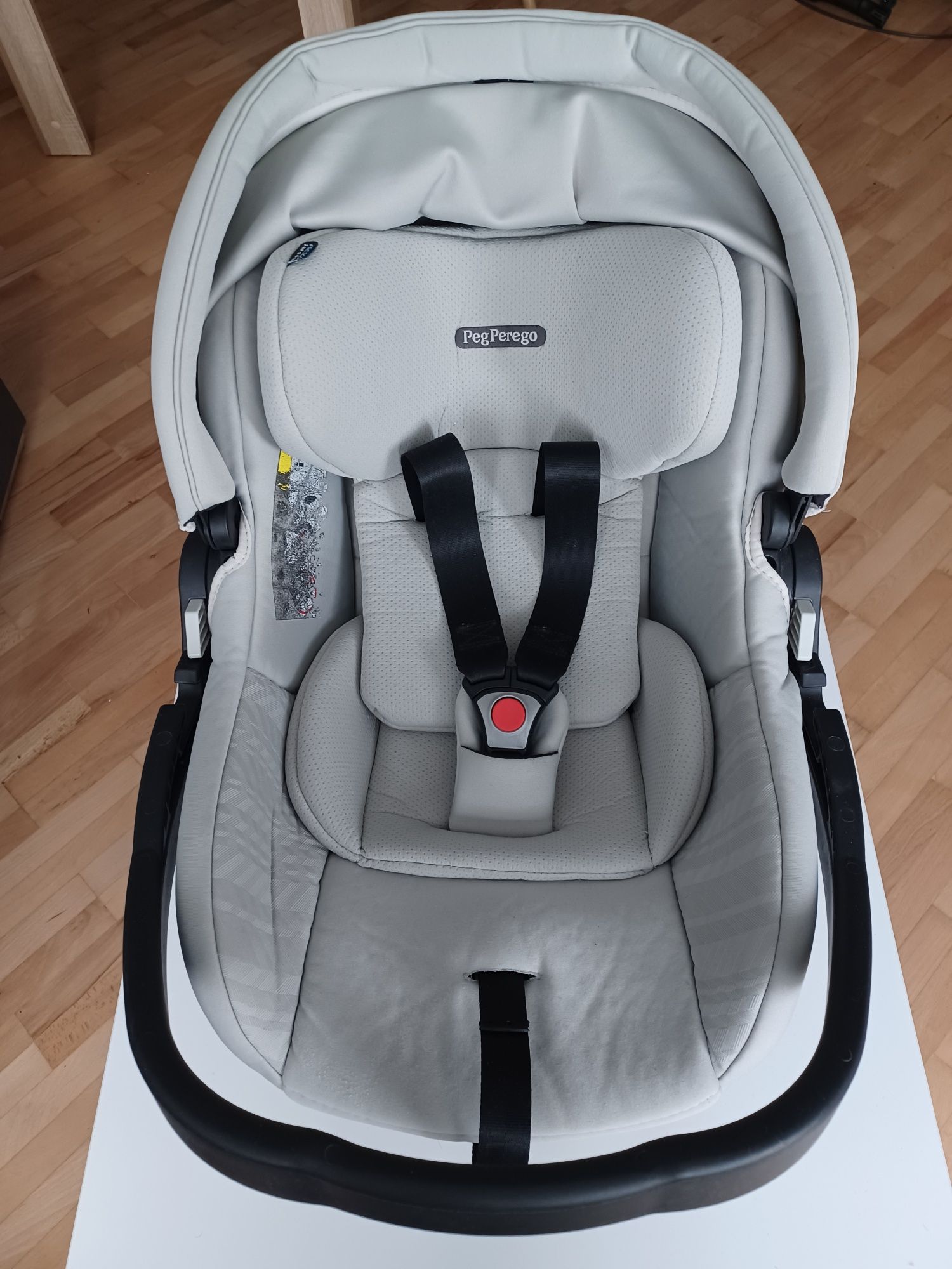 Бебешка количка Peg perego 3 в 1 + база