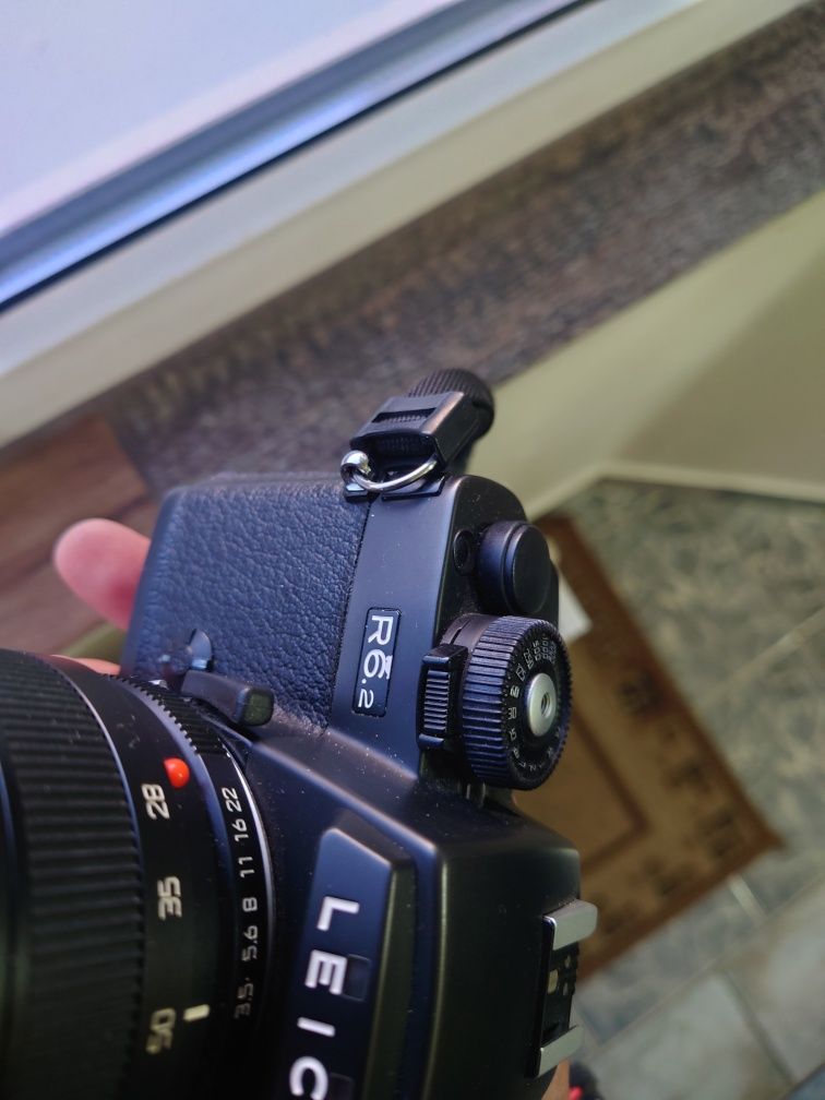 SLR Leica R6.2 cu obiectiv Leica Vario-Elmar R 28-70mm
