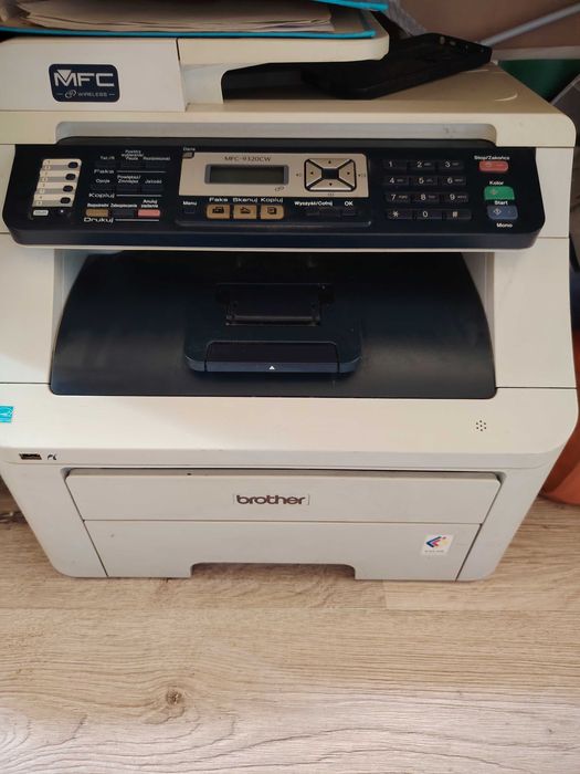 Цветен принтер използван има останало мастило но незнам колко