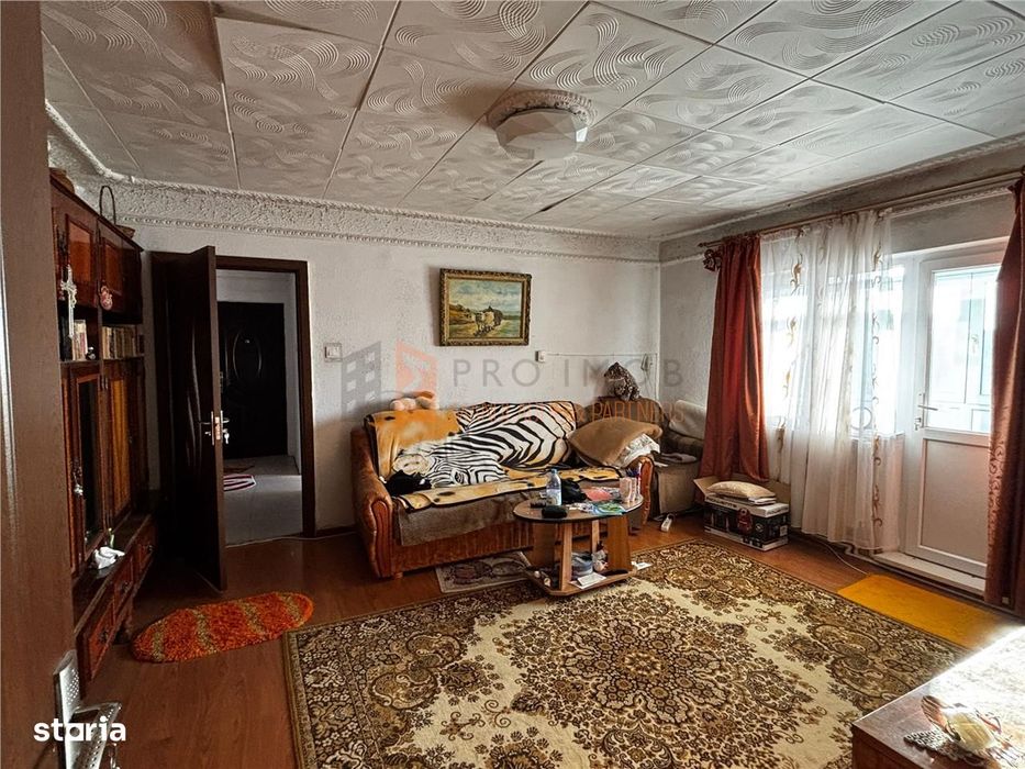 Apartament 2 camere cf 1 semidecomandat zona Brosteni