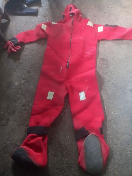 Vand costum de scafandru /pescuit