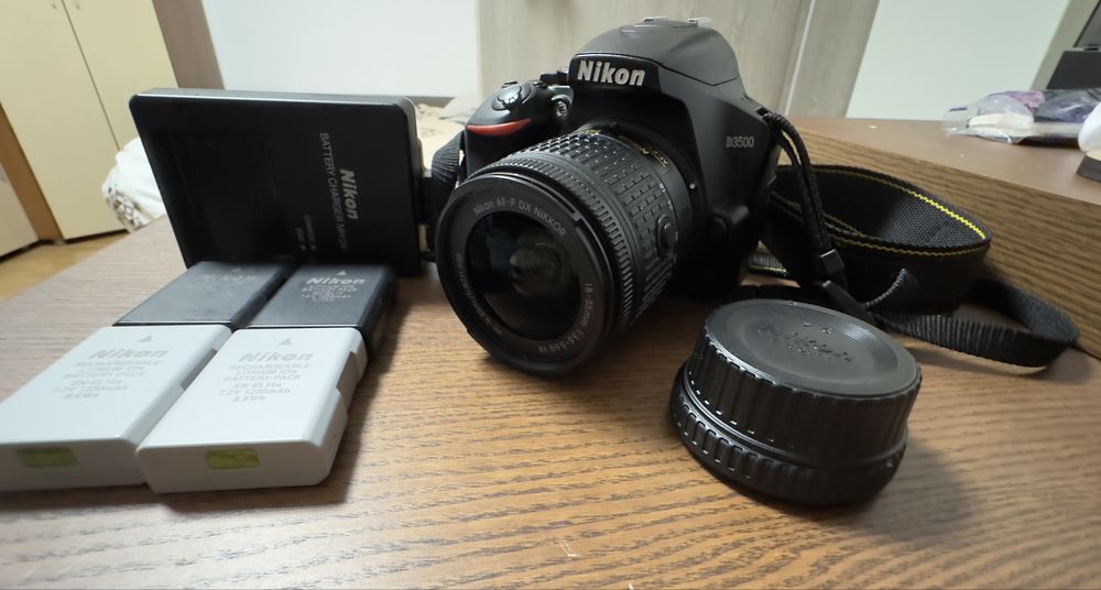 Aparat foto Nikon D3500 cu obiectiv extra