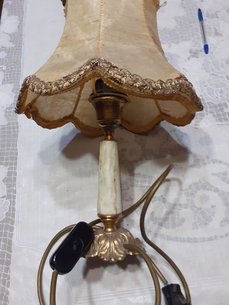Настолна лампа ,барок бронз и кожа