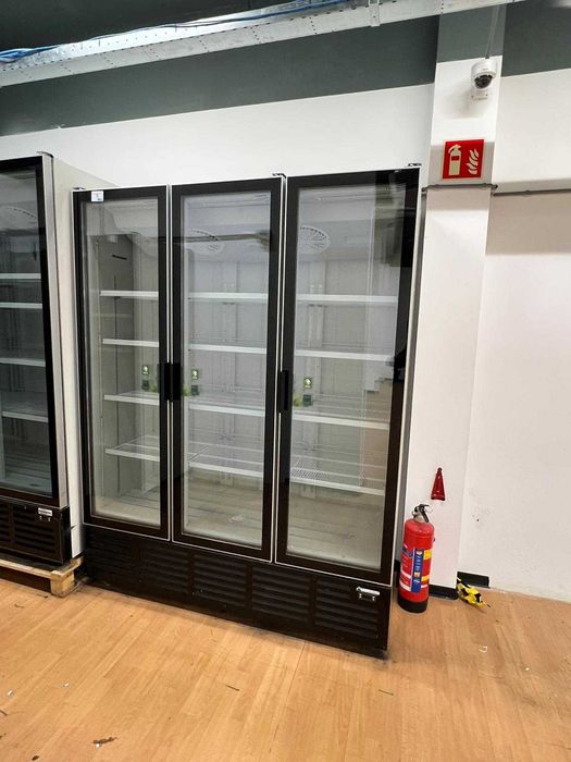 Хладилна витрина с 3 врати Ecocold Kiwi 1620 x 780 x 2082mm