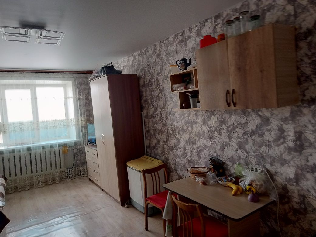 Продам комнату в центре р-он колхозного рынка .