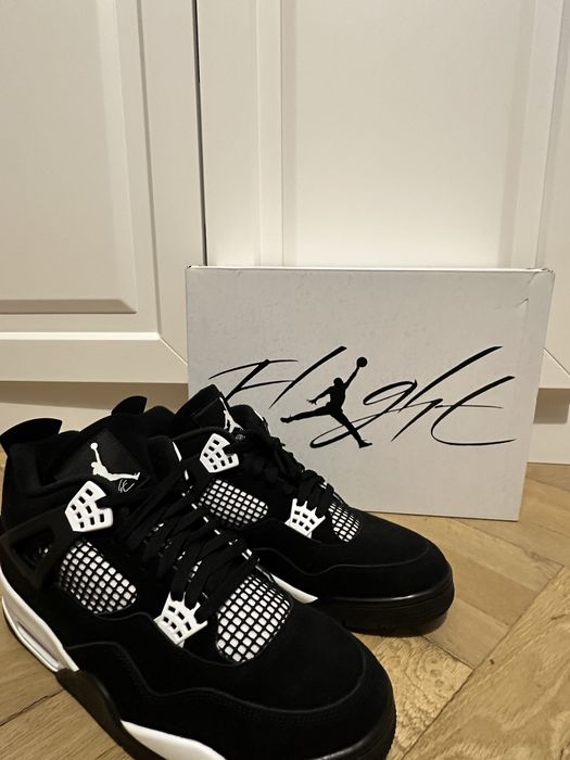 Air Jordan 4 White Thunder