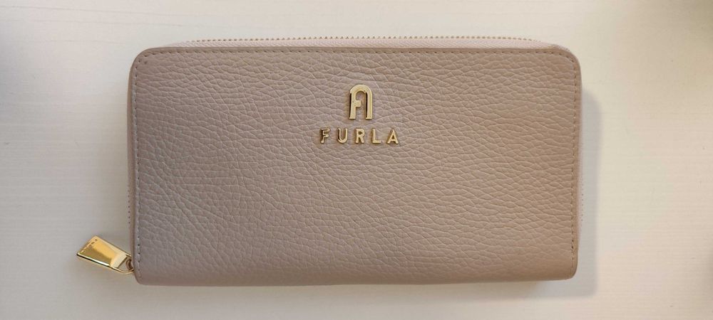 Портмоне Furla като ново, естествена коша