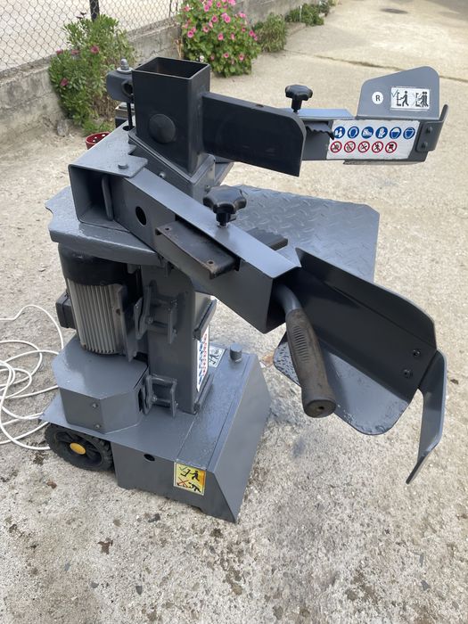 Трифазна цепачка за дърва