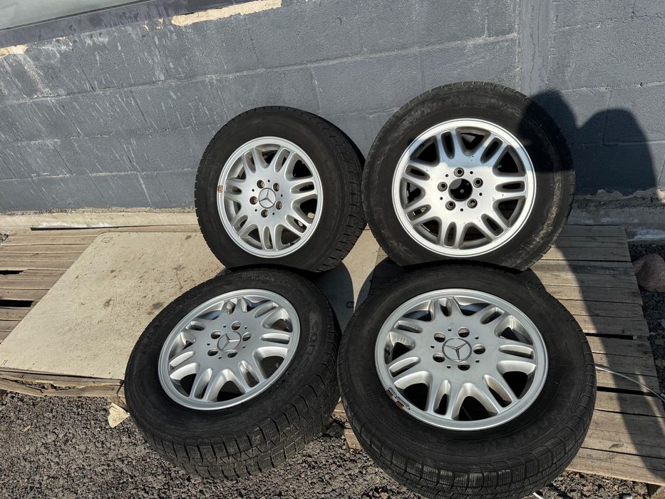 Диски с зимней резиной на w210 мерседес 16 размер в отличном состоянии