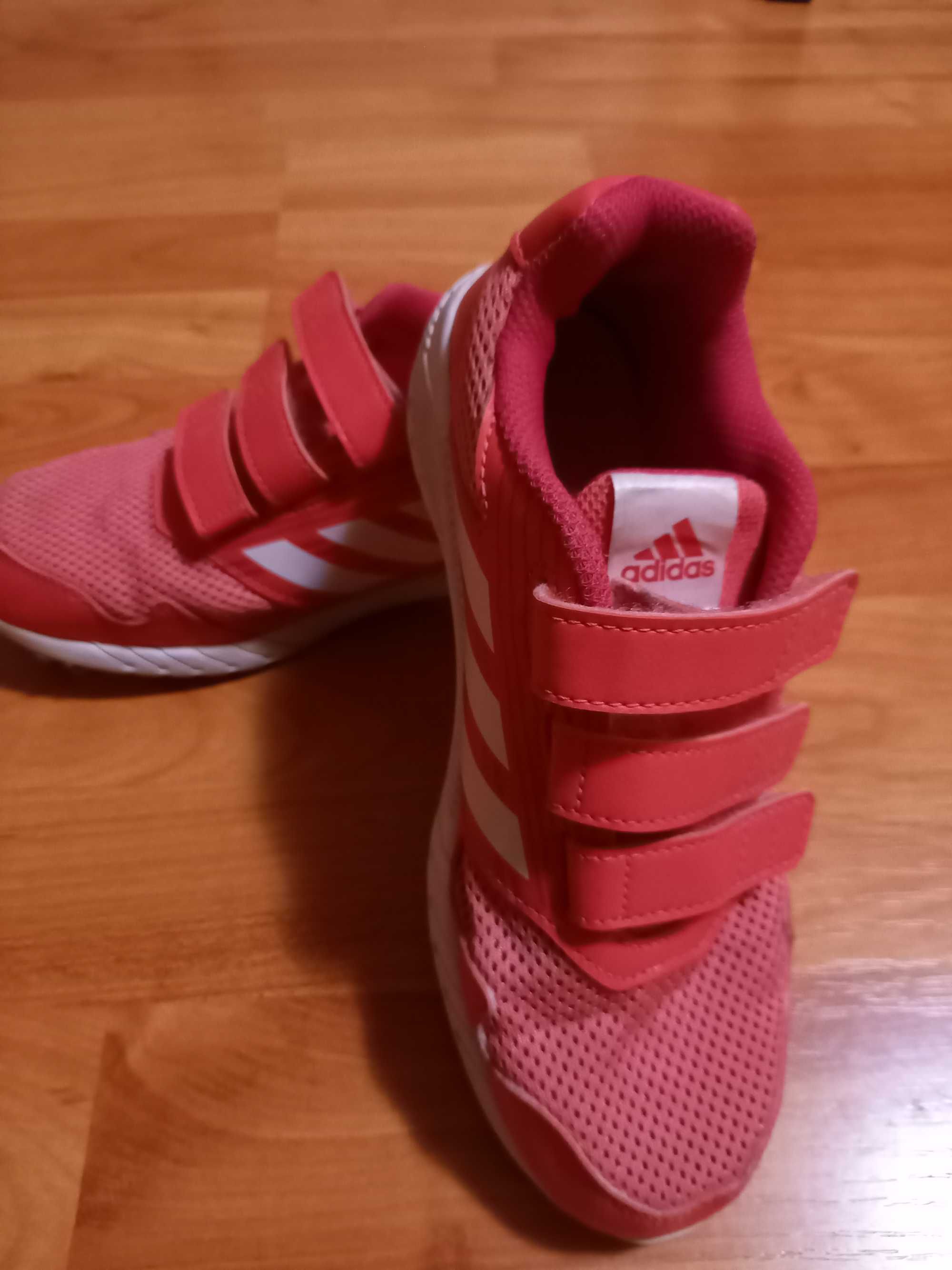 Pantofi Adidas copii nr. 35 roz, putin folositi la plimbare.