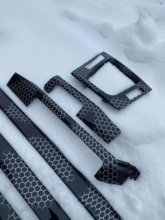 Интериорни лайсни тип пчелен а пита за е46