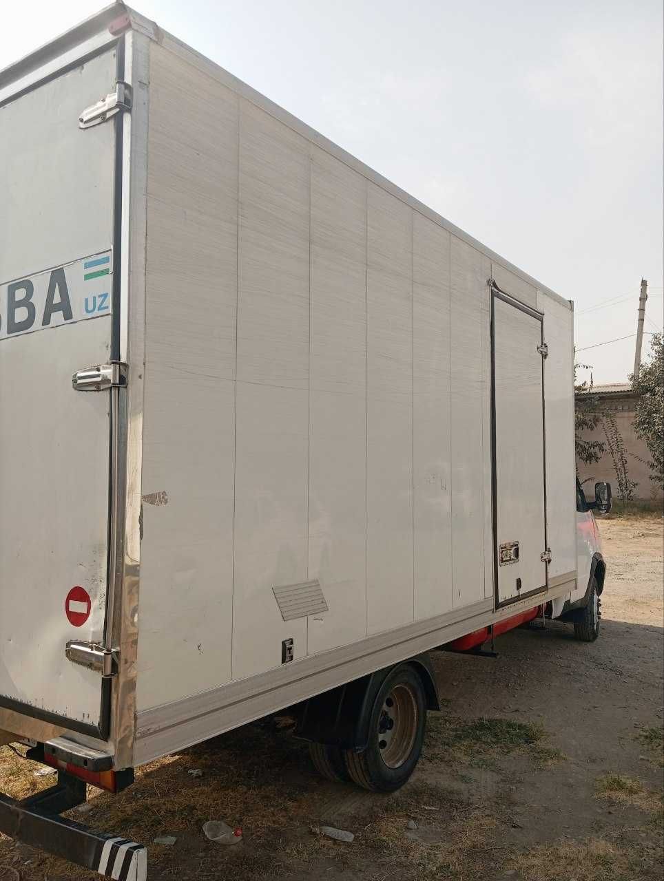 Gazel avtomobili  sotiladi.