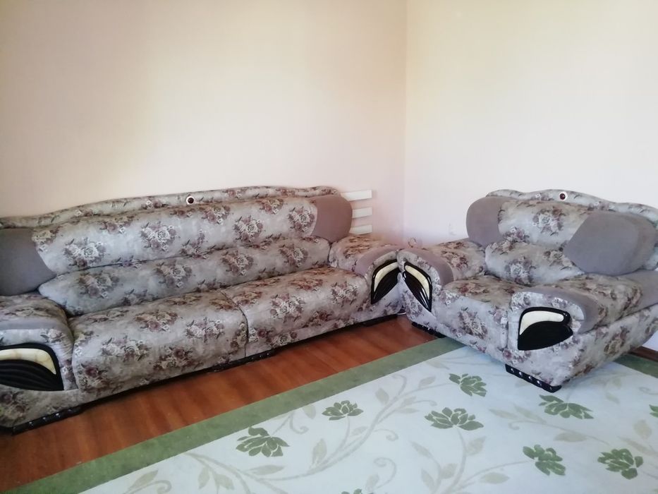 Диван в комплекте