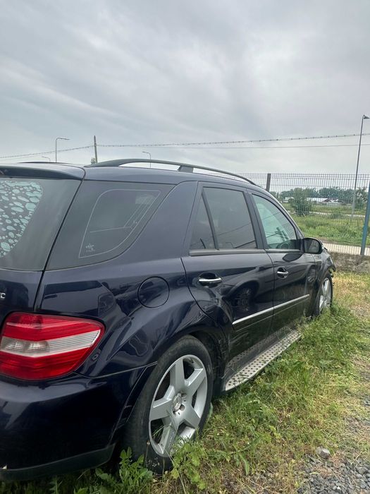 Dezmembrez Mercedes ML