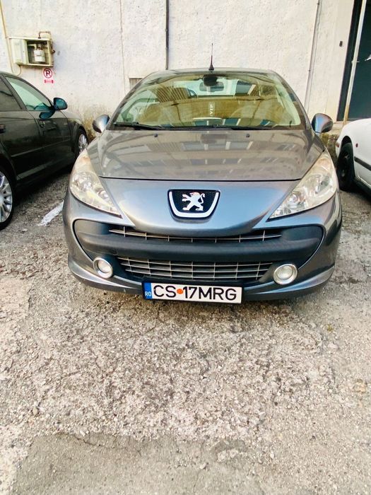 Vând Peugeot 207cc
