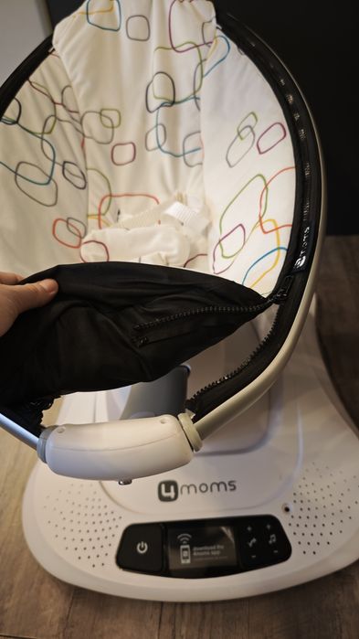 Електрическата бебешка люлка mamaRoo 4.0 Multi-color plush