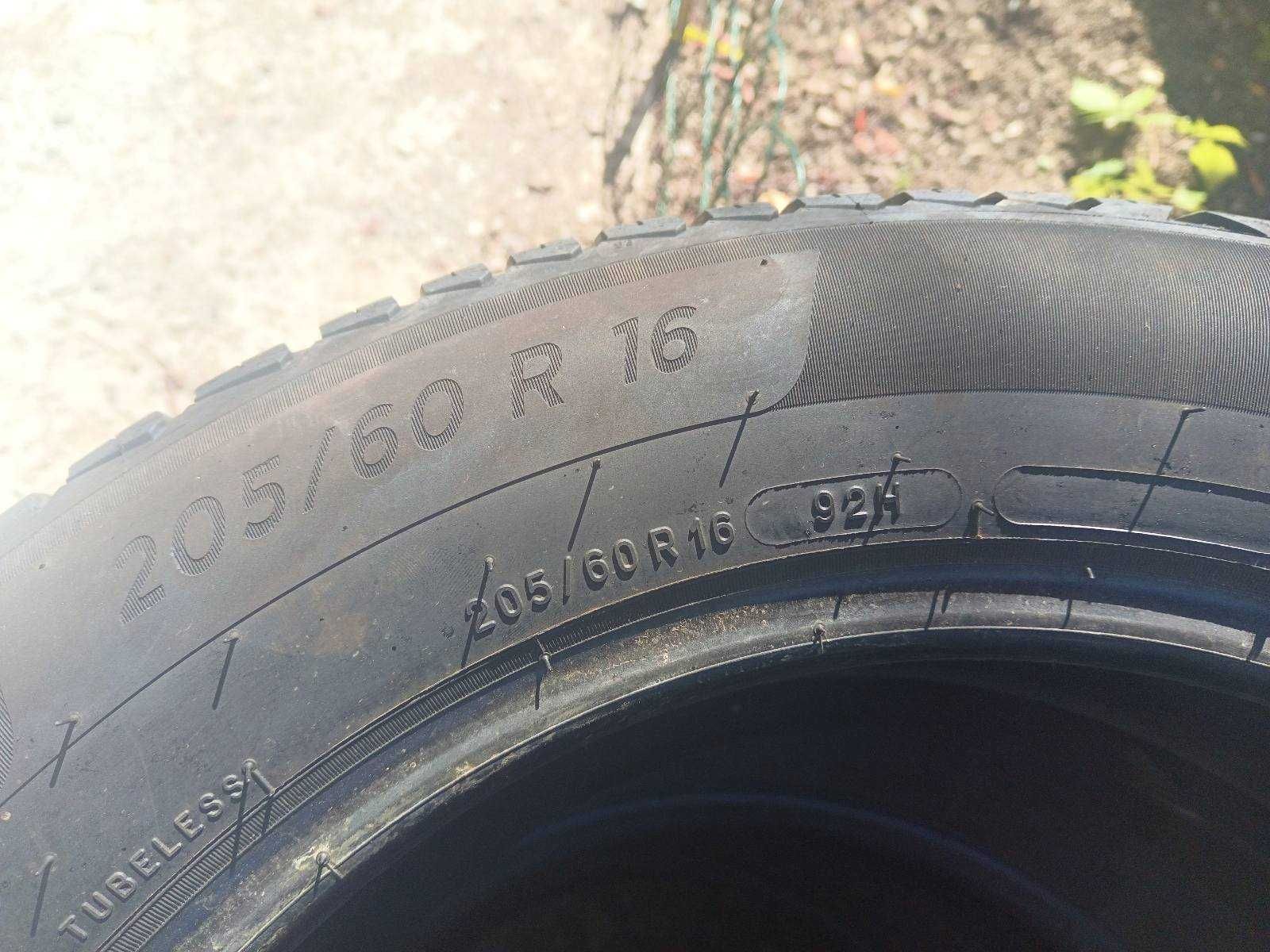 2 броя всесезонни гуми Michelin Cross Climate 2 - 205/60 R16.