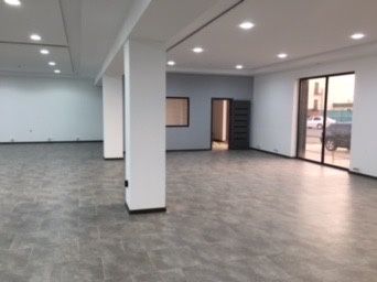 Сдается в аренду первый этаж здания, площадью 346кв/м.