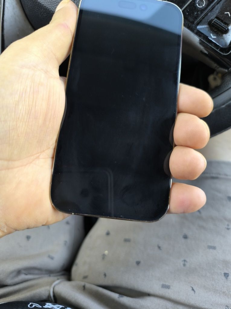 Продавам iphone 14pro