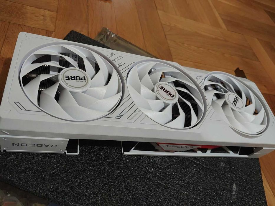 Sapphire Pure RX 7700XT 12GB Gaming OC White