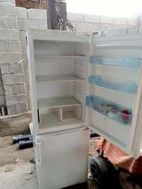 Холодильник бирюса продам