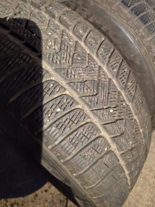 Vand  4  anvelope dimensiune 255/55 R18 si 235/60 R18 dot 2720 PIRELLI