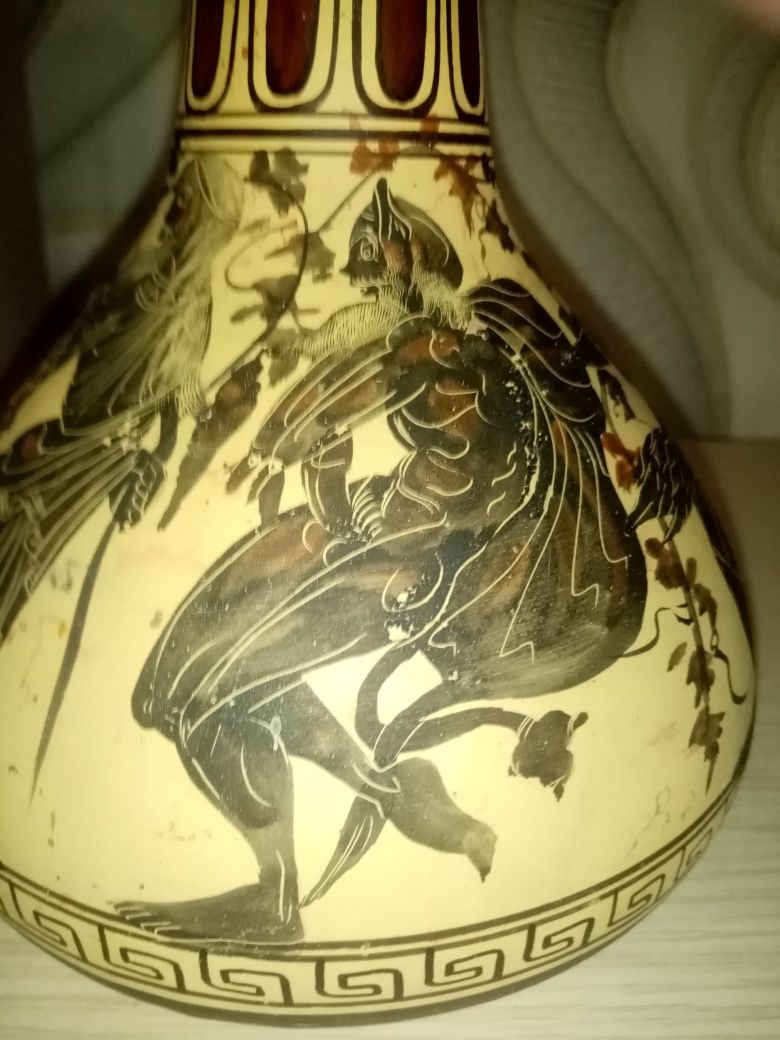 Уникална амфора с антична вазова живопис