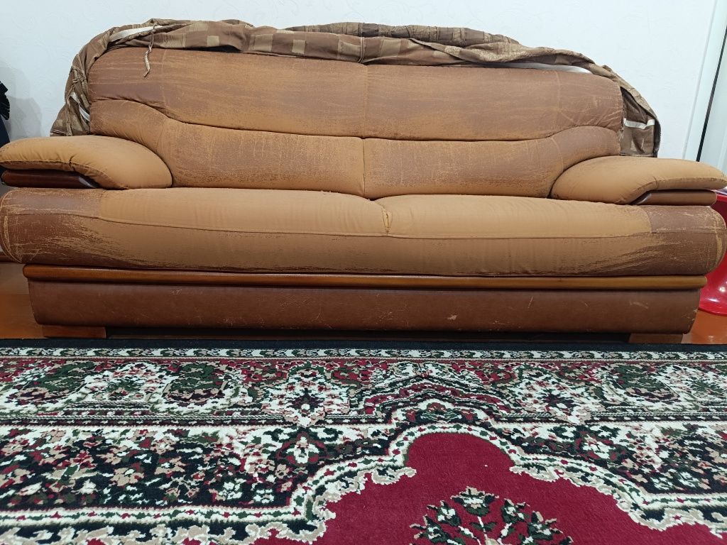 Б/у диван и 2 кресла