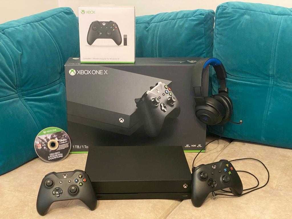 Consola Xbox One X 1TB, 2x Controller, joc Call of Duty: War Zone