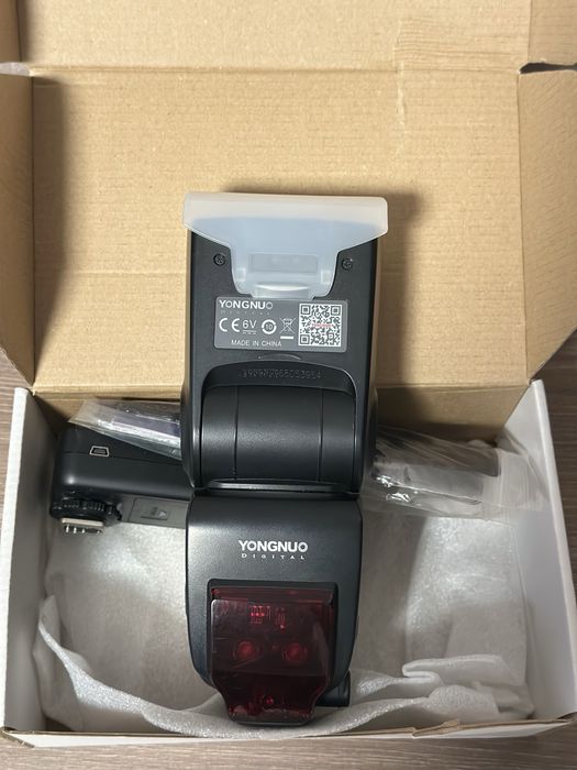 Светкавица Speedlite YN685