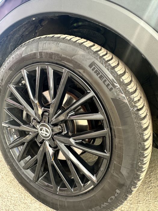 Toyota C-HR Hibrid – proprietar, dotări premium, cauciucuri noi