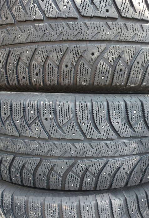 зимняя шипованная резина б/у Bridgestone 265x70x16