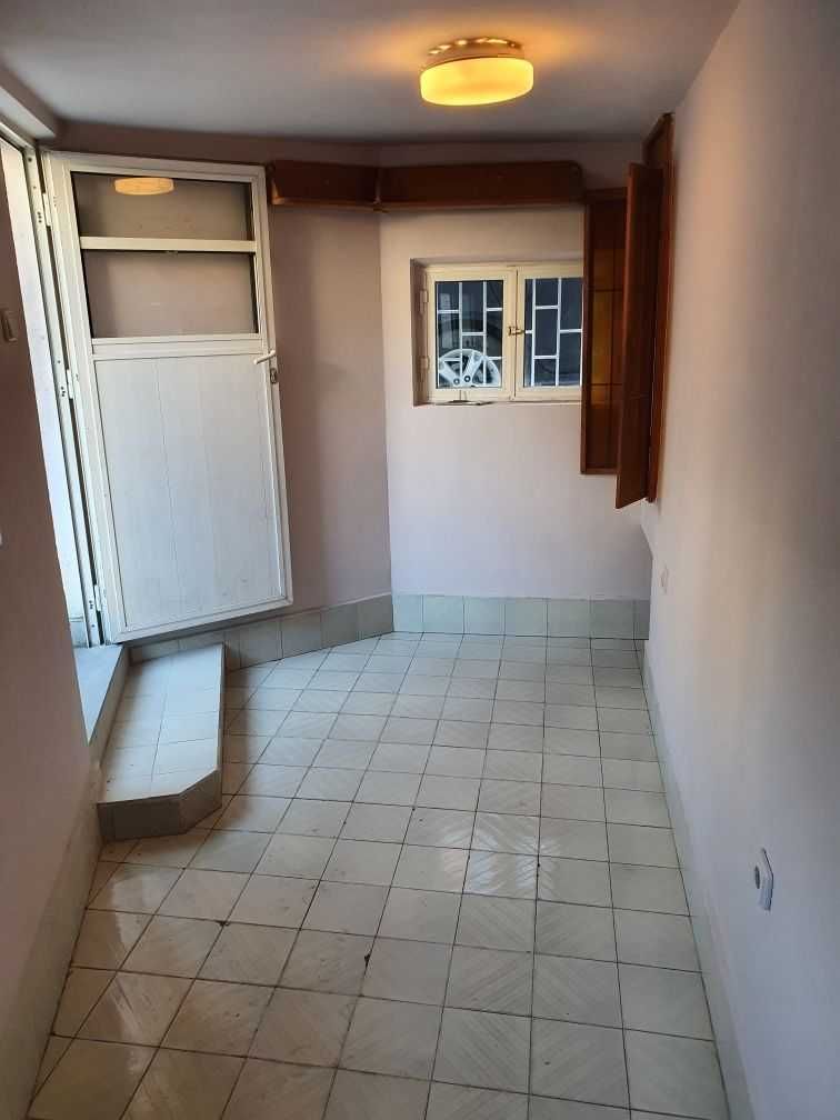 Дава се под наем Офис в Бургас, Център - 10 кв.м за 100 € - Снимка #1