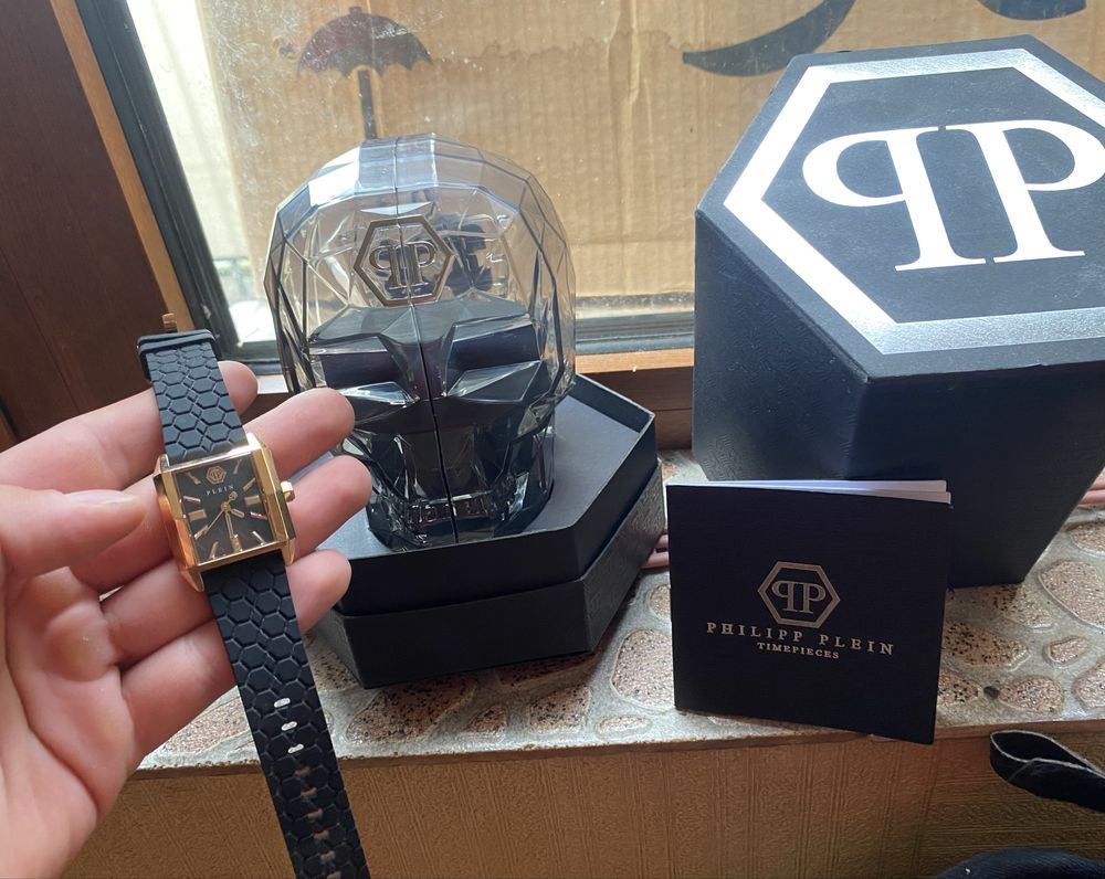 Луксозен дамски часовник Philipp Plein