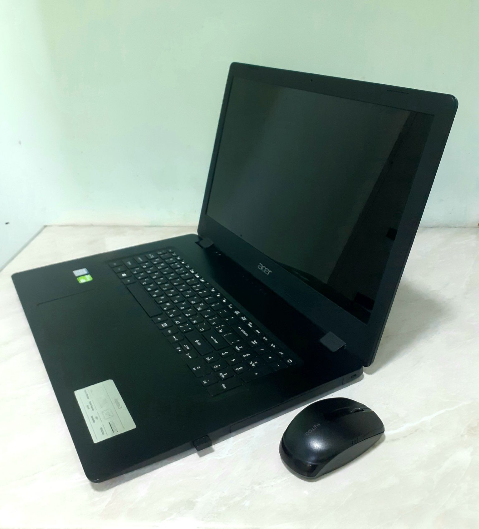 Acer aspire 3 DDR4. 8gb/128ssd/1tb hdd. i3-7020U